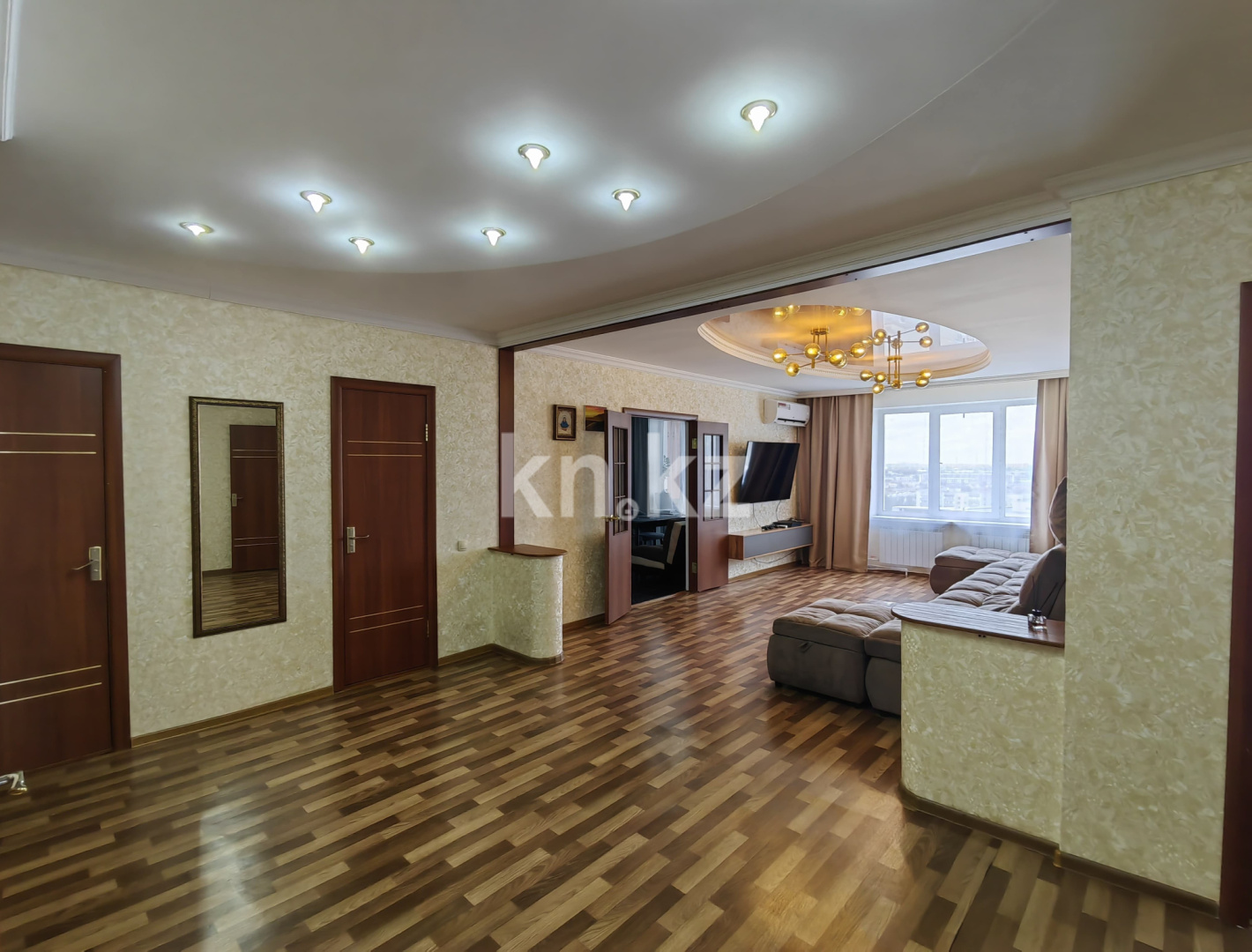Продажа 4-комнатной квартиры, 122 м², пр. Республики, дом  40 - Продажа  четырехкомнатных квартир в Караганде фото 1 из 32