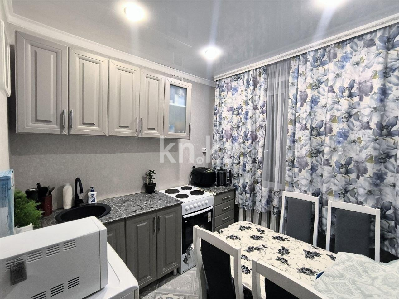 Продажа 4-комнатной квартиры, 76 м², ул. Дюсембекова - Продажа  четырехкомнатных квартир в Караганде фото 9 из 17