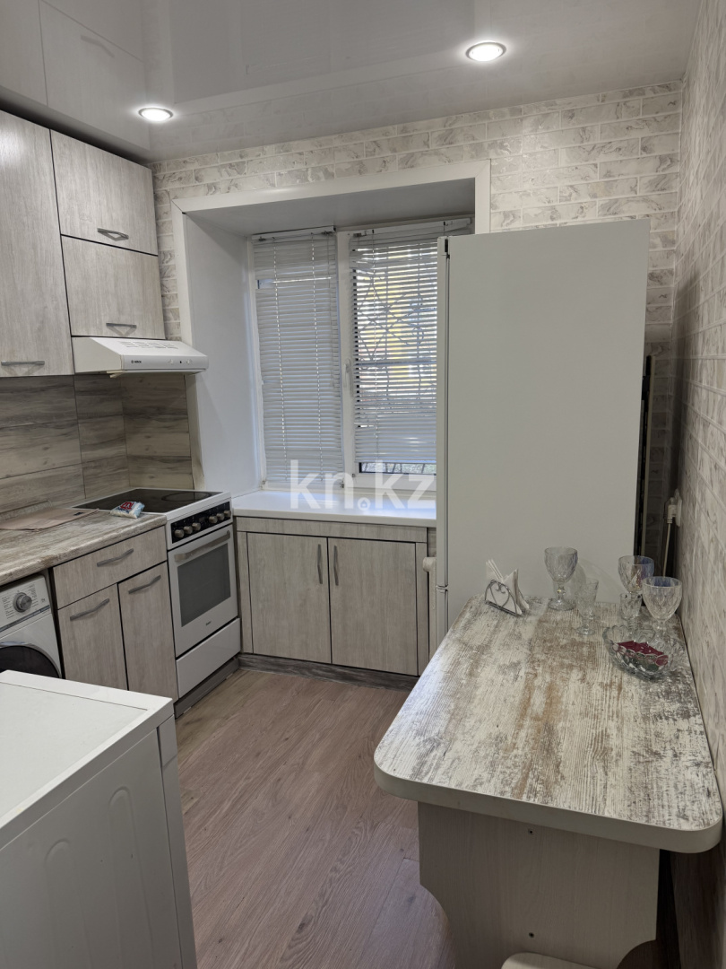 Аренда 2-комнатной квартиры посуточно, 44 м², ул. Кайсенова, дом  119 - Продажа и аренда недвижимости в Усть-Каменогорске фото 2 из 9