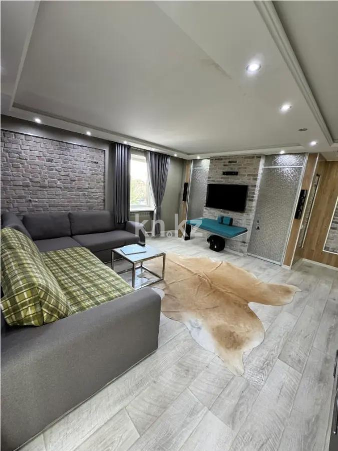 Продажа 2-комнатной квартиры, 43 м², ул. Алиханова, дом  22/1 - Продажа  двухкомнатных квартир в Караганде без посредников с фото фото 1 из 5