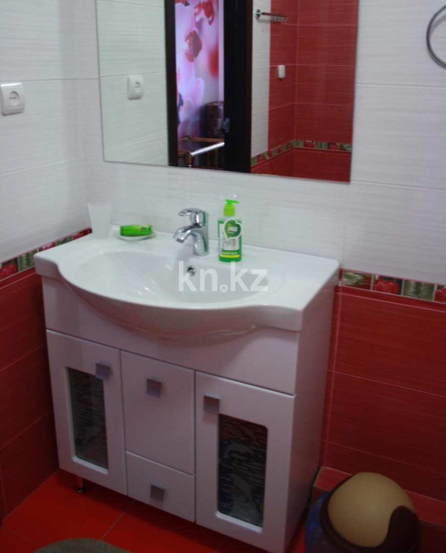 Аренда 1-комнатной квартиры посуточно, 45 м², ул. Победы, дом  105 - Аренда жилой и коммерческой недвижимости в Уральске фото 12 из 14