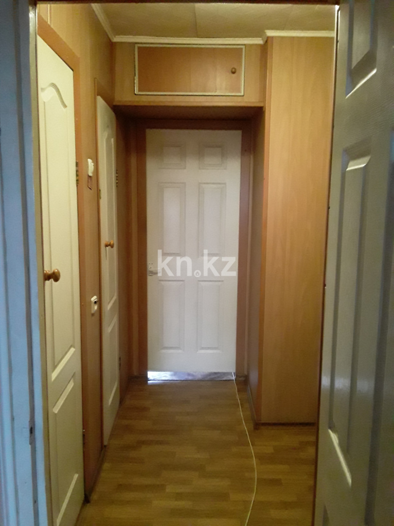 Продажа 3-комнатной квартиры, 50 м², ул. Набережная Славского, дом  22 - Продажа квартир в Усть-Каменогорске без посредников с фото фото 2 из 8