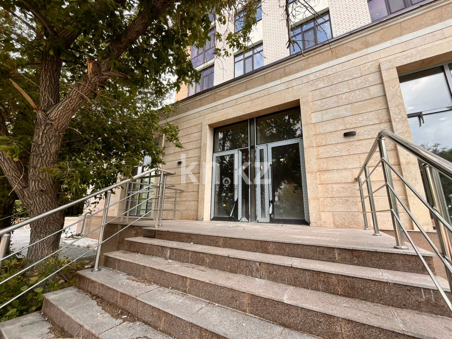 Продажа , 187.9 м², мкр-н Гульдер-1 - Продажа офисных и торговых помещений в Караганде фото 1 из 2