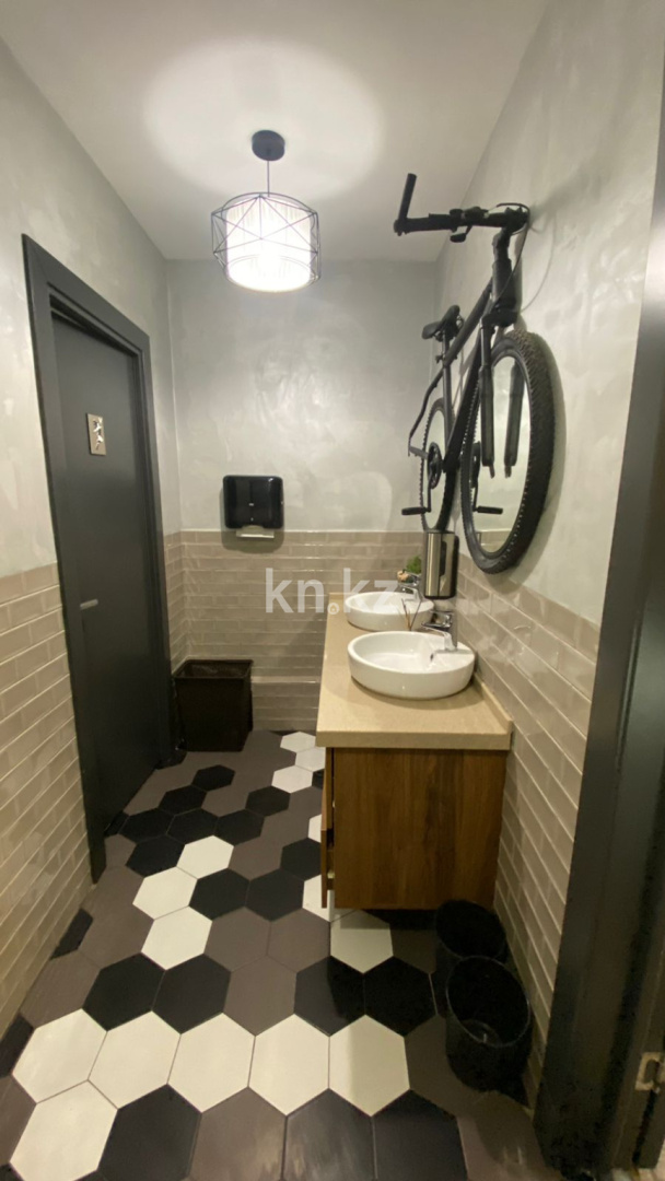 Продажа , 202 м², ул. Аманжолова, дом  24 - Продажа офисных и торговых помещений в Астане фото 13 из 15