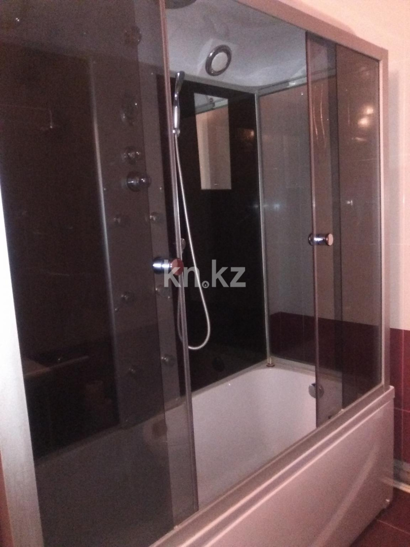 Аренда 2-комнатной квартиры посуточно, 56 м², ул. Победы, дом  105 - Аренда жилой и коммерческой недвижимости в Уральске фото 6 из 9