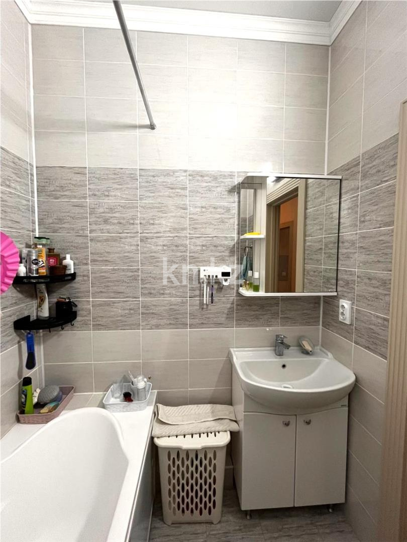 Продажа 3-комнатной квартиры, 68 м², ул. Дюсембекова - Продажа и аренда недвижимости в Караганде фото 25 из 52