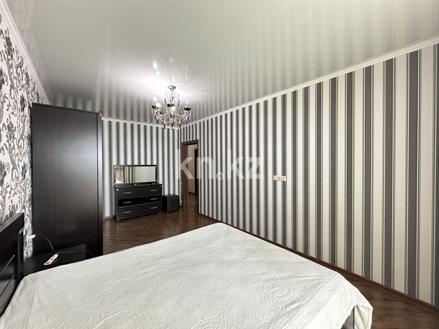 Аренда 3-комнатной квартиры, 117 м², пр. Шахтеров, дом  60 - Аренда  трехкомнатных квартир помесячно в Караганде фото 16 из 40