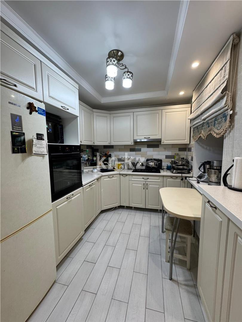 Продажа 3-комнатной квартиры, 61 м², ул. Аманжолова - Продажа  трехкомнатных квартир в Караганде с фото фото 1 из 17