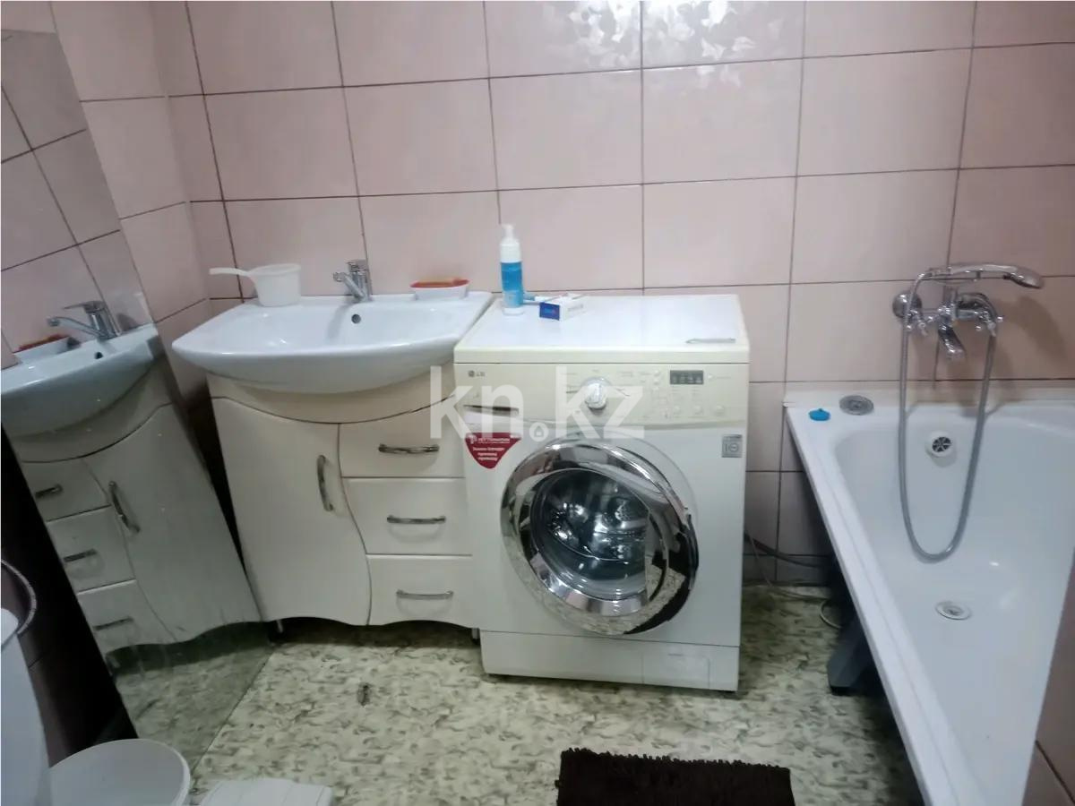 Продажа 2-комнатной квартиры, 45 м², 12 мкр., дом  15 в Караганде - фото 3