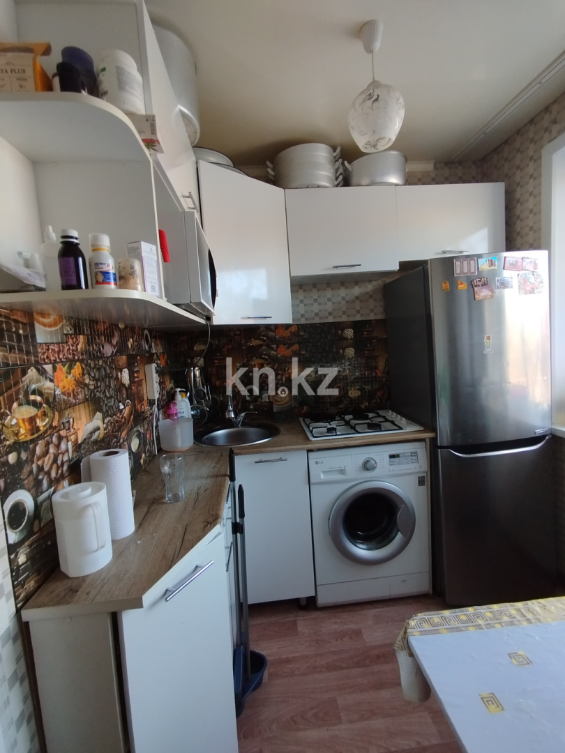 Продажа 3-комнатной квартиры, 62 м², 15 мкр., дом  18 - Продажа квартир в Караганде фото 3 из 9