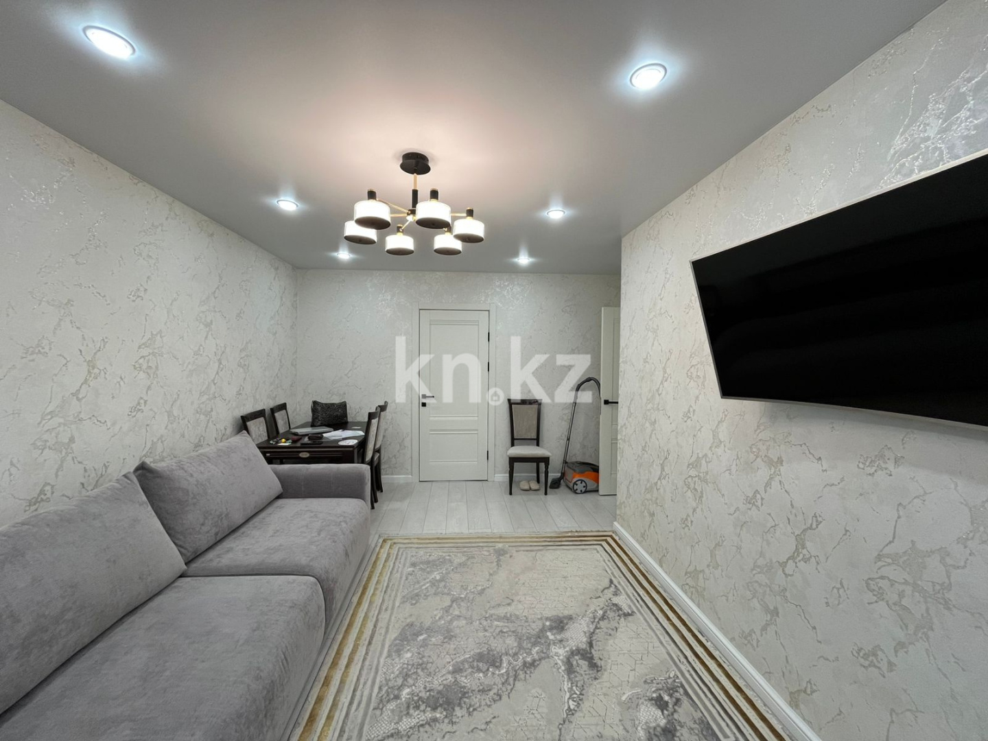 Продажа 3-комнатной квартиры, 60 м², пр. Строителей - Продажа квартир в Караганде фото 1 из 20