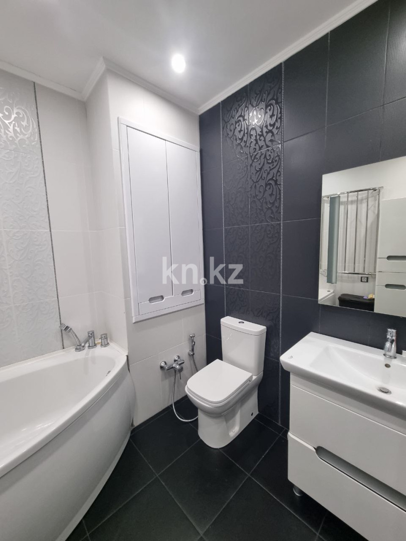 Продажа 4-комнатной квартиры, 160 м², ул. Аманжолова, дом  65/4 в Караганде - фото 9