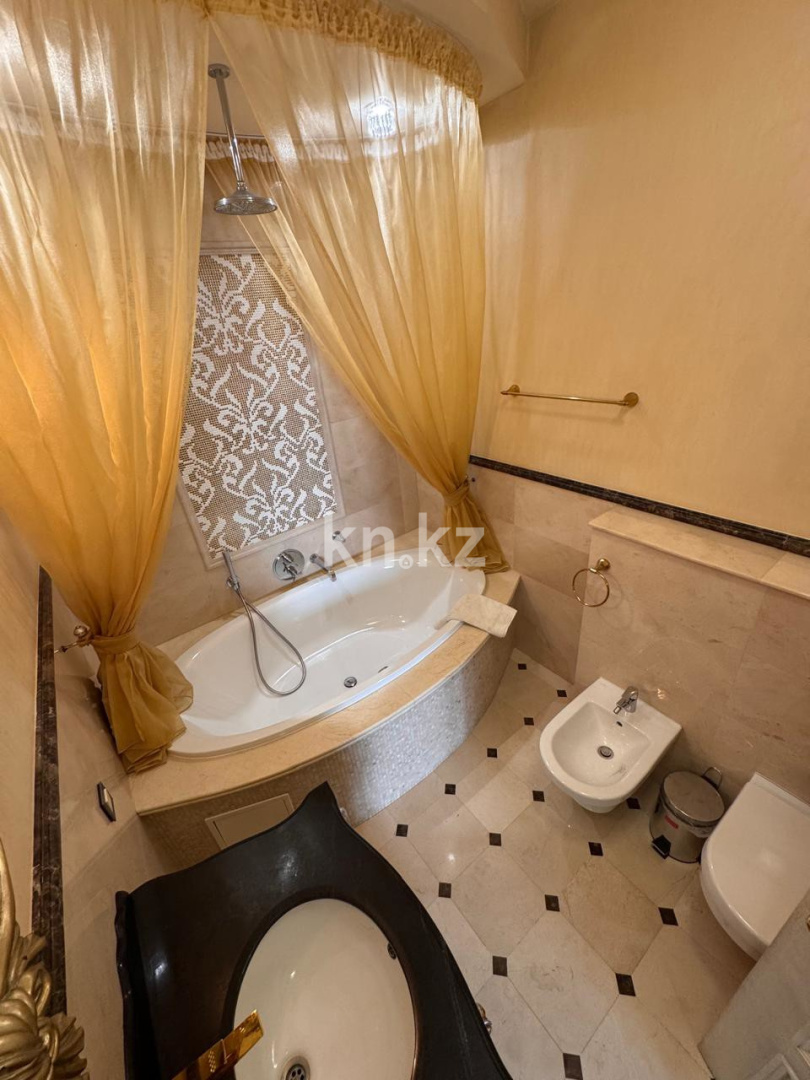 Продажа 5-комнатной квартиры, 206.5 м², ул. Ташенова в Астане - фото 13