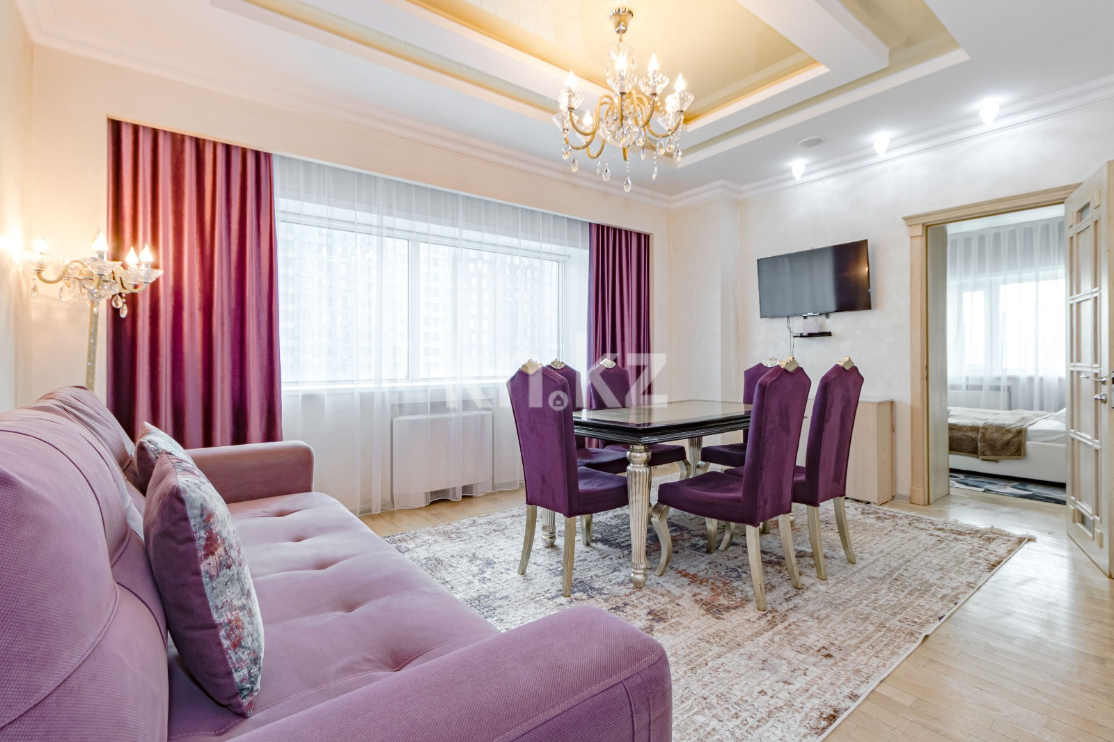 Аренда 4-комнатной квартиры посуточно, 156 м², ул. Достык, дом  5 - Аренда  четырехкомнатных квартир посуточно в Астане с фото фото 1 из 24