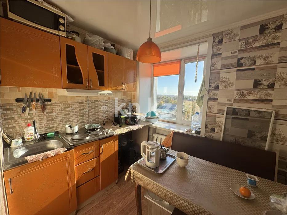 Продажа 3-комнатной квартиры, 63 м², 23-й мкр., дом  4 в Караганде - фото 3