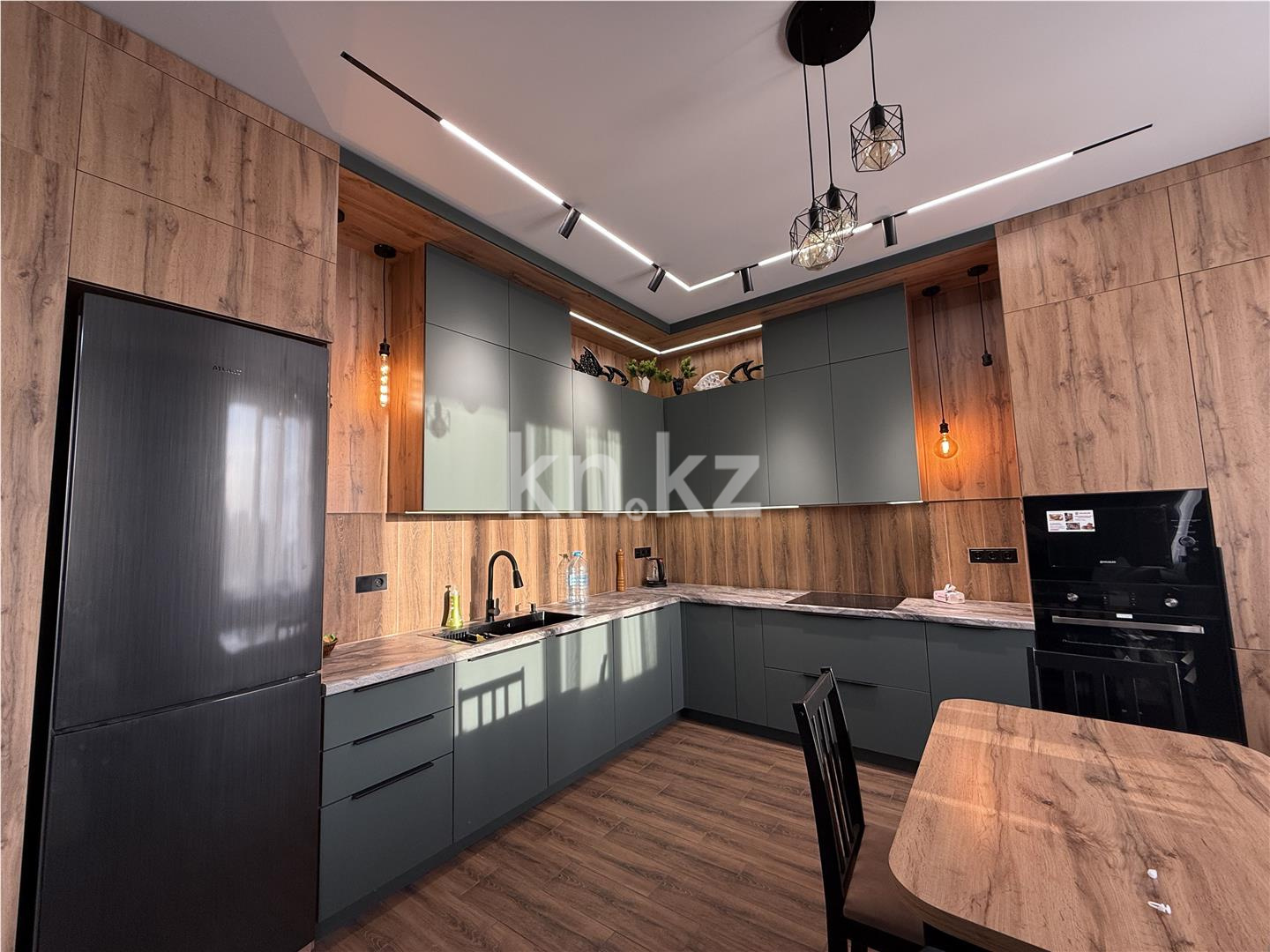 Продажа 4-комнатной квартиры, 197 м², ул. Дюсембекова, дом  83/1 - Продажа квартир в Караганде фото 2 из 26