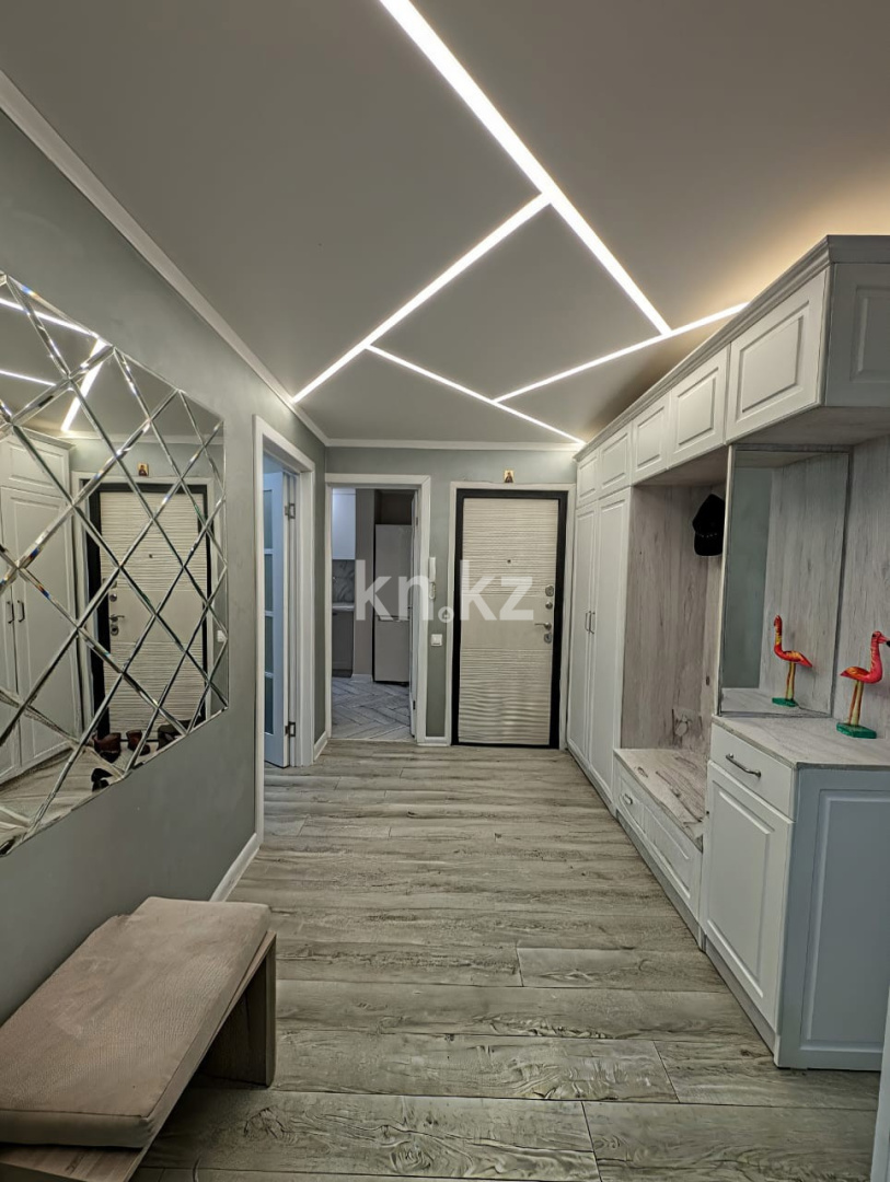 Продажа 3-комнатной квартиры, 63 м² - Продажа жилой и коммерческой недвижимости в Уральске фото 2 из 18