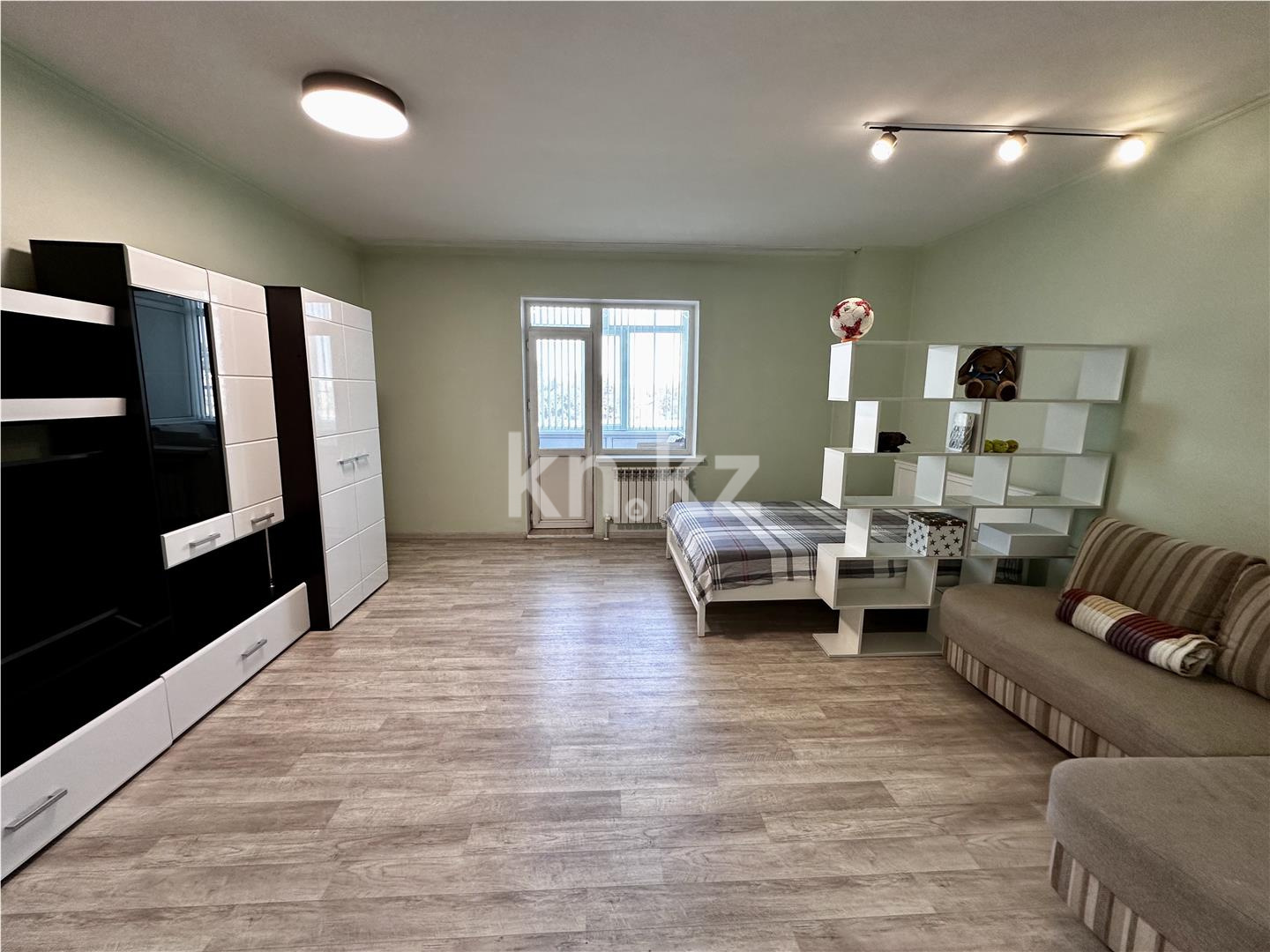 Продажа 1-комнатной квартиры, 52 м², пр. Республики - Продажа квартир в Казахстане фото 1 из 17