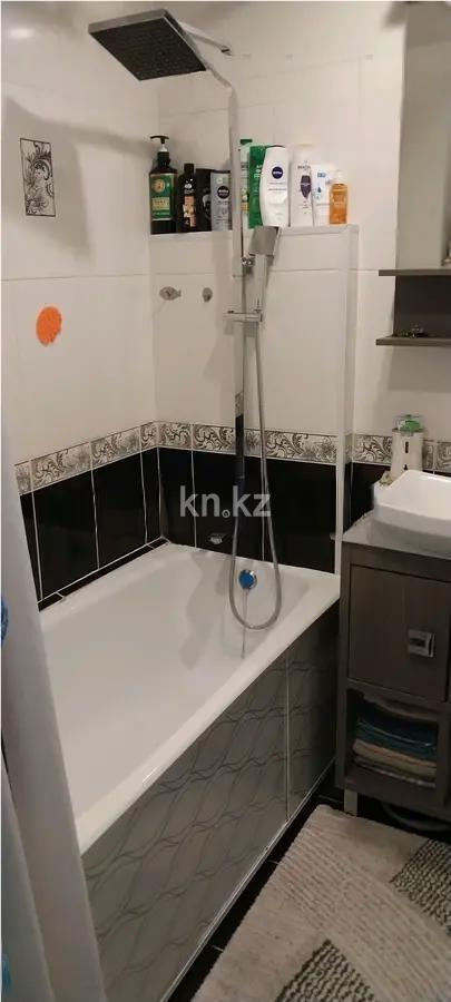 Продажа 2-комнатной квартиры, 54 м², 3 мкр., дом  5а в Алматы - фото 4