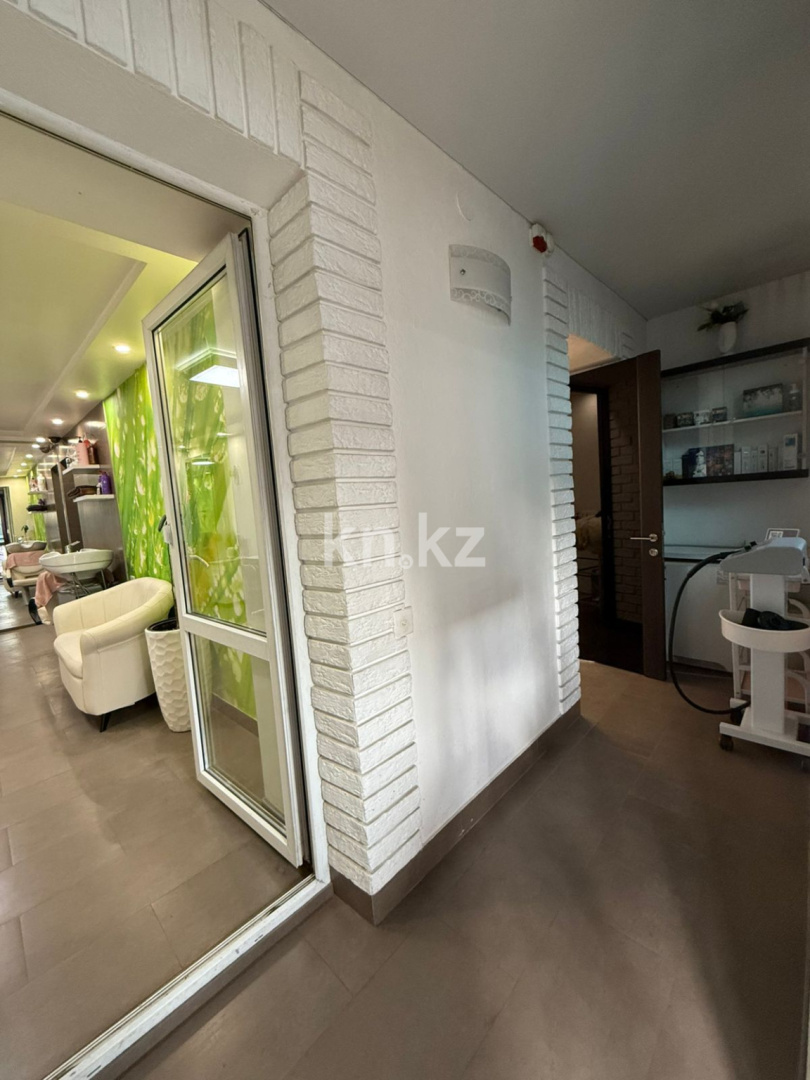 Продажа , 39.6 м², пр. Н. Абдирова - Продажа офисных и торговых помещений в Караганде с фото фото 7 из 9