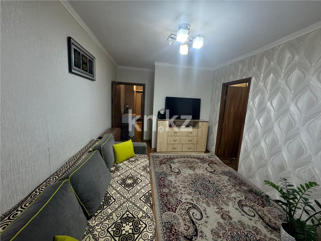 Продажа 3-комнатной квартиры, 49 м², ул. Крылова - Продажа квартир в Караганде фото 1 из 14