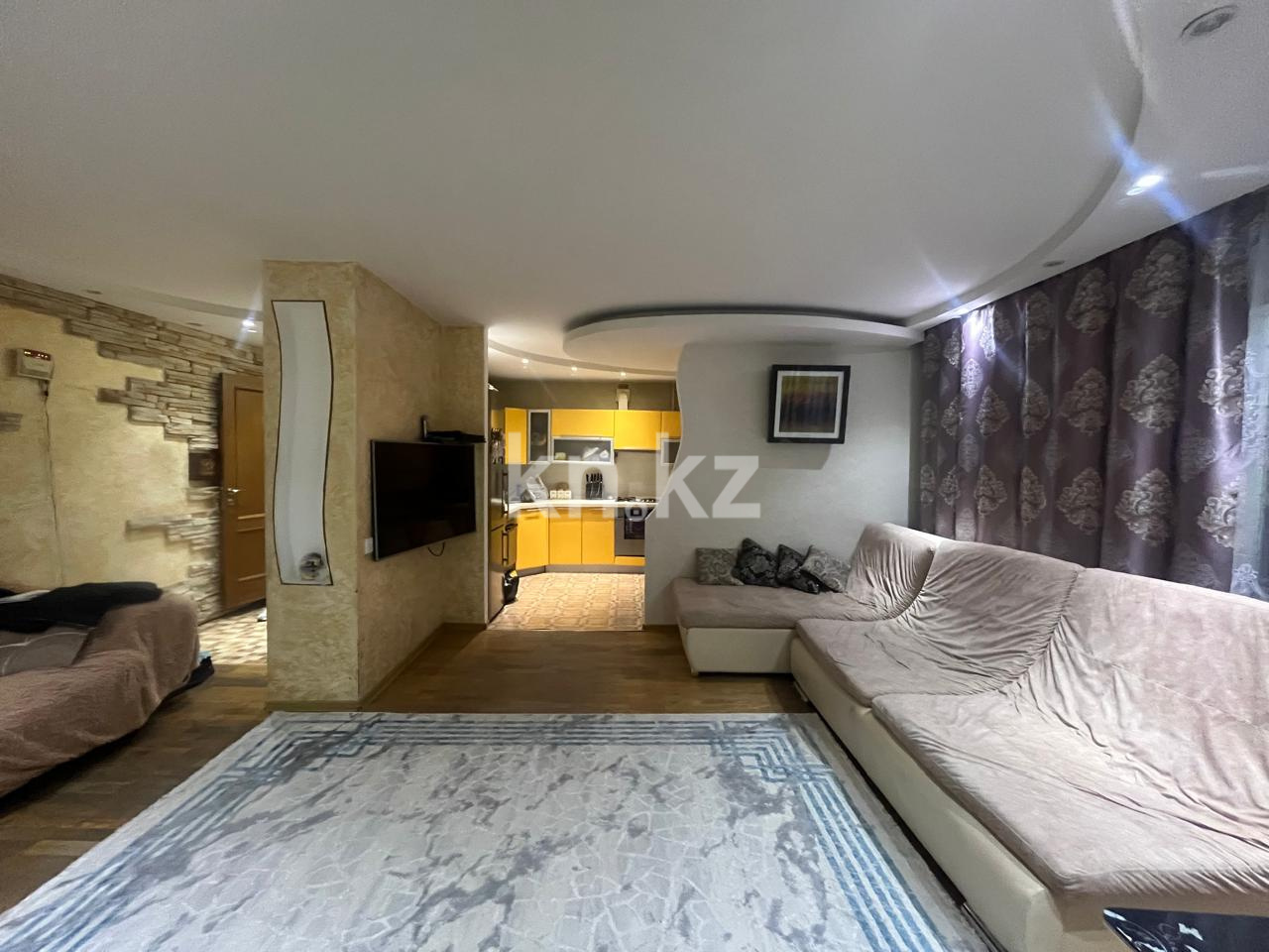 Продажа 4-комнатной квартиры, 76 м², пр. Республики, дом  18 - Продажа  четырехкомнатных квартир в Караганде фото 1 из 13
