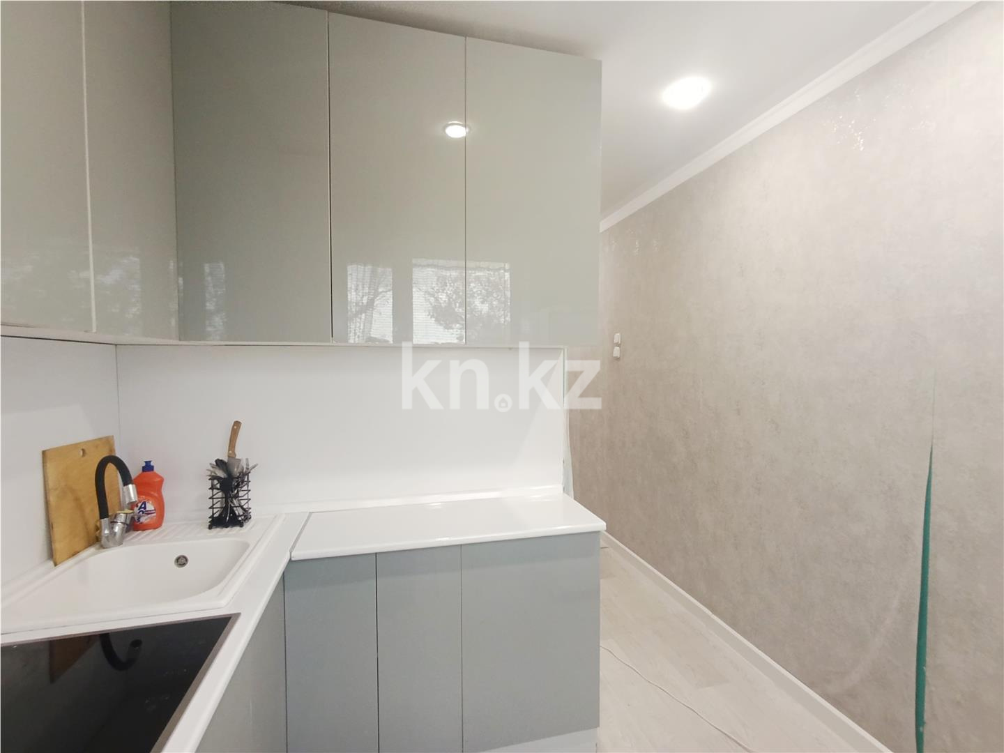 Продажа 2-комнатной квартиры, 47 м², мкр-н 15 в Караганде - фото 3