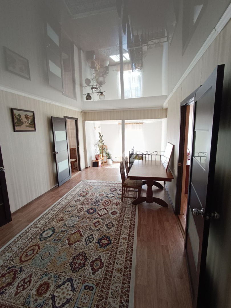 Продажа 5-комнатного дома, 213 м², 68-й квартал - Продажа квартир в Костанае фото 10 из 34