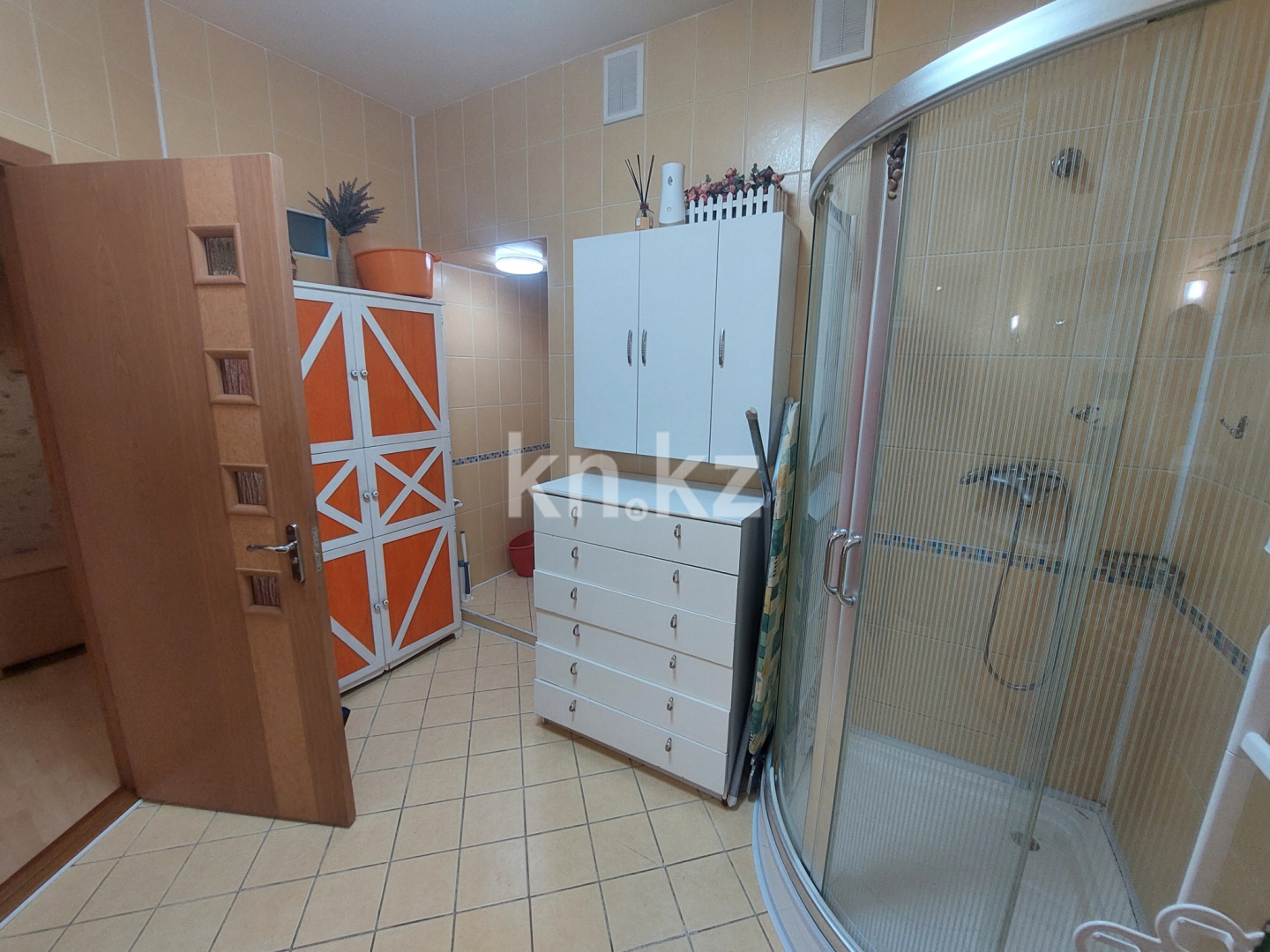 Продажа 2-комнатной квартиры, 57 м², ул. Аханова (Театральная), дом  54 в Караганде - фото 12