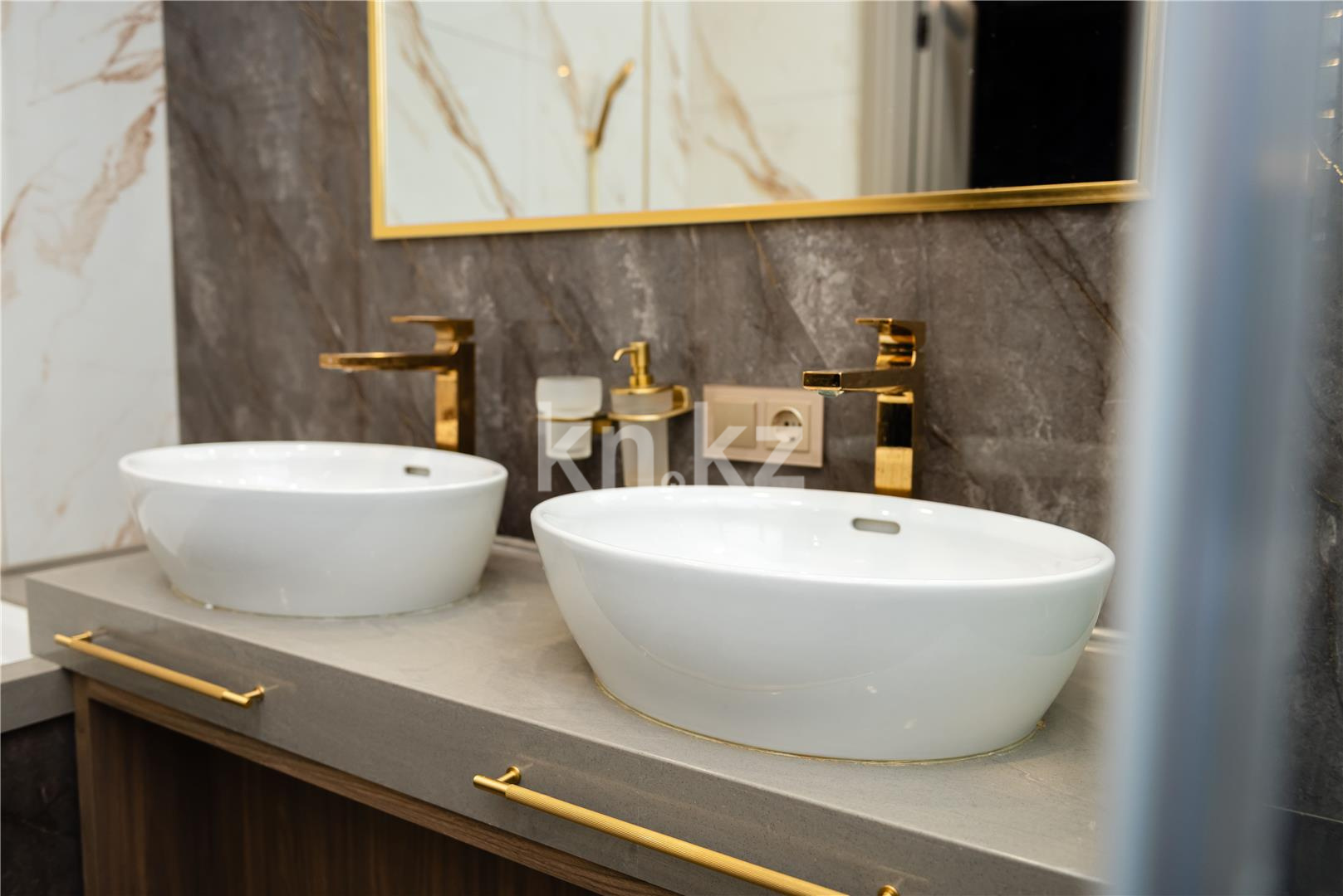 Продажа 6-комнатной квартиры, 345 м², ул. Муканова, дом  53 - Продажа  пятикомнатных квартир в Караганде фото 35 из 58