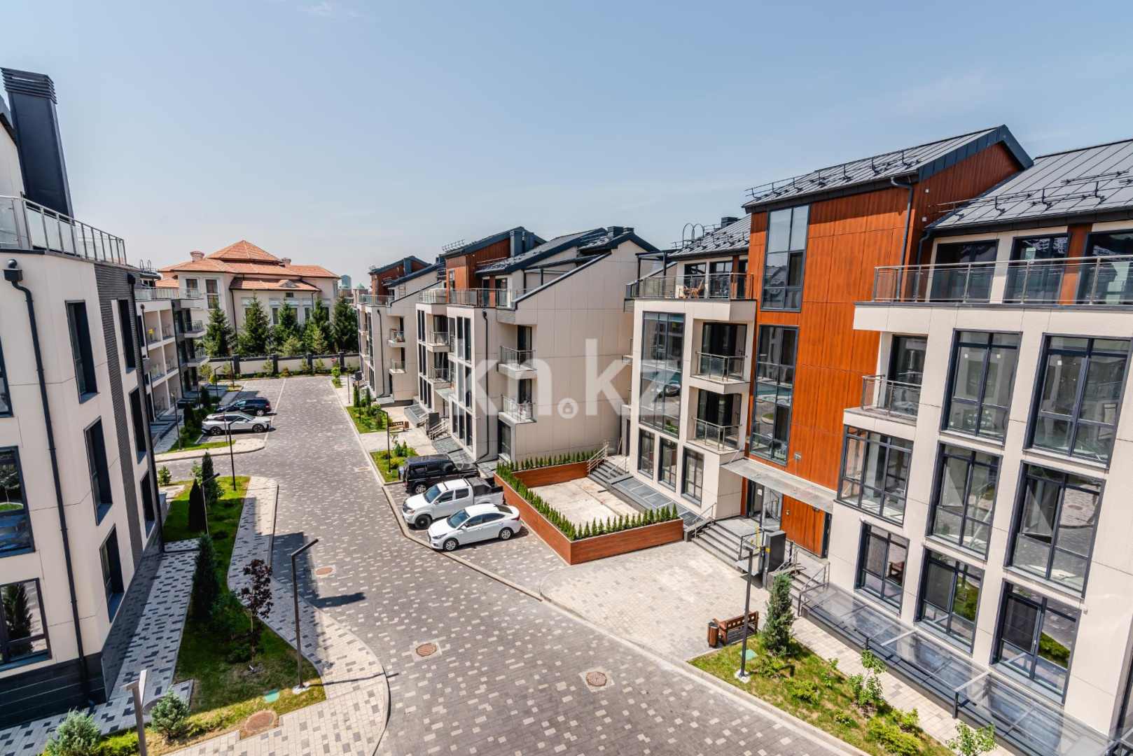 Продажа 4-комнатной квартиры, 220 м², ул. Жамакаева, дом  252 в Алматы - фото 5