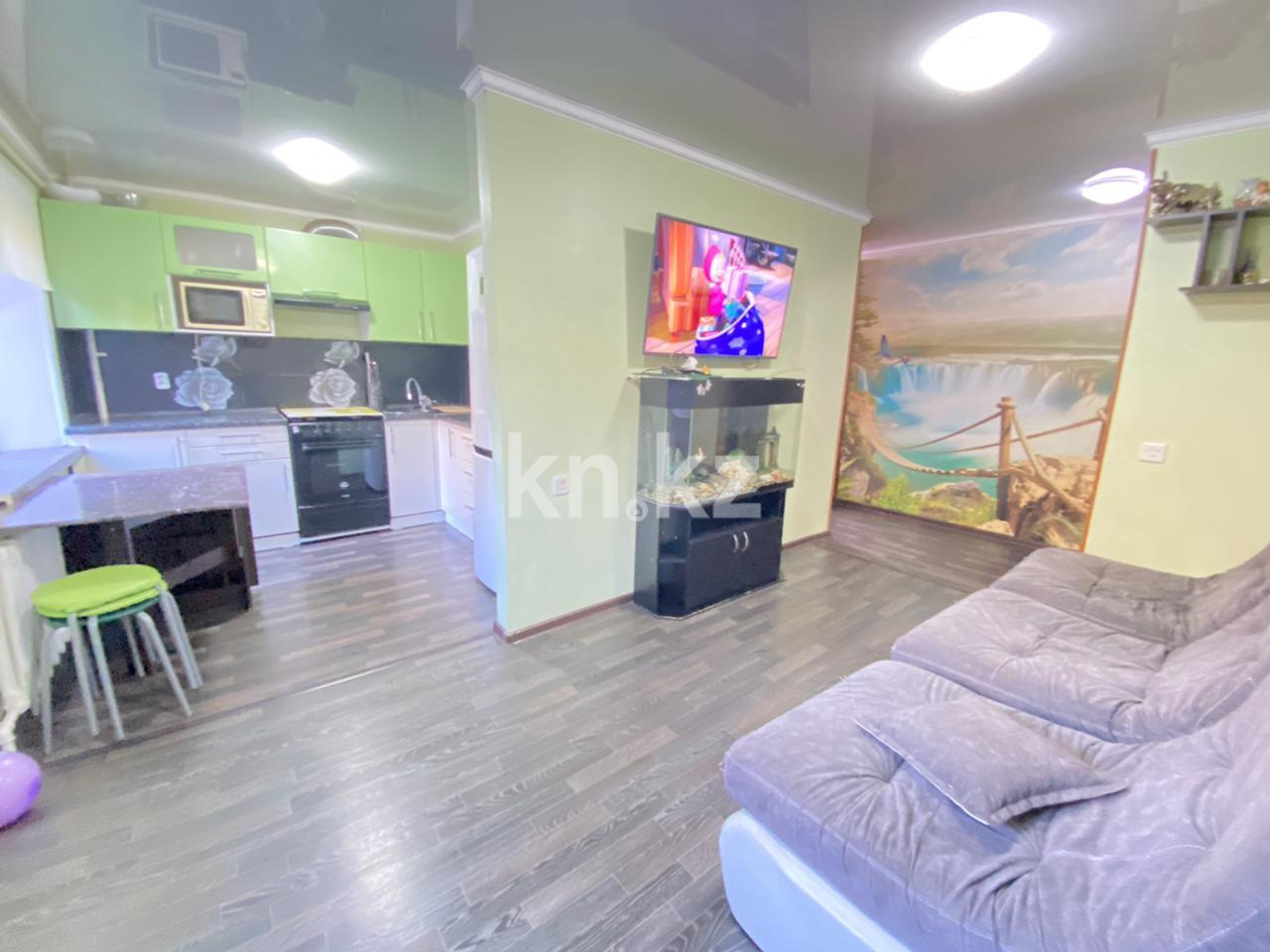 Продажа 3-комнатной квартиры, 58 м², мкр-н 21 - Продажа квартир в Караганде фото 1 из 15