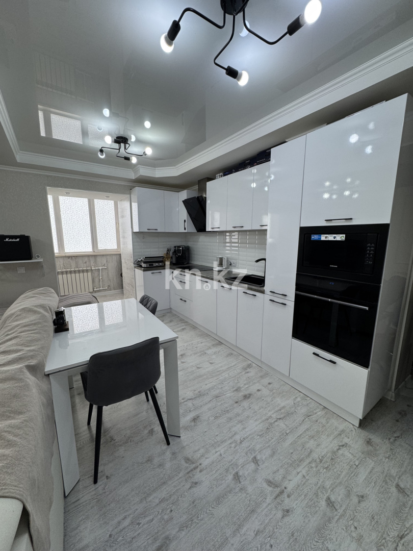 Продажа 2-комнатной квартиры, 55.4 м², ул. Муканова, дом  11 - Продажа  двухкомнатных квартир в Караганде без посредников фото 1 из 16