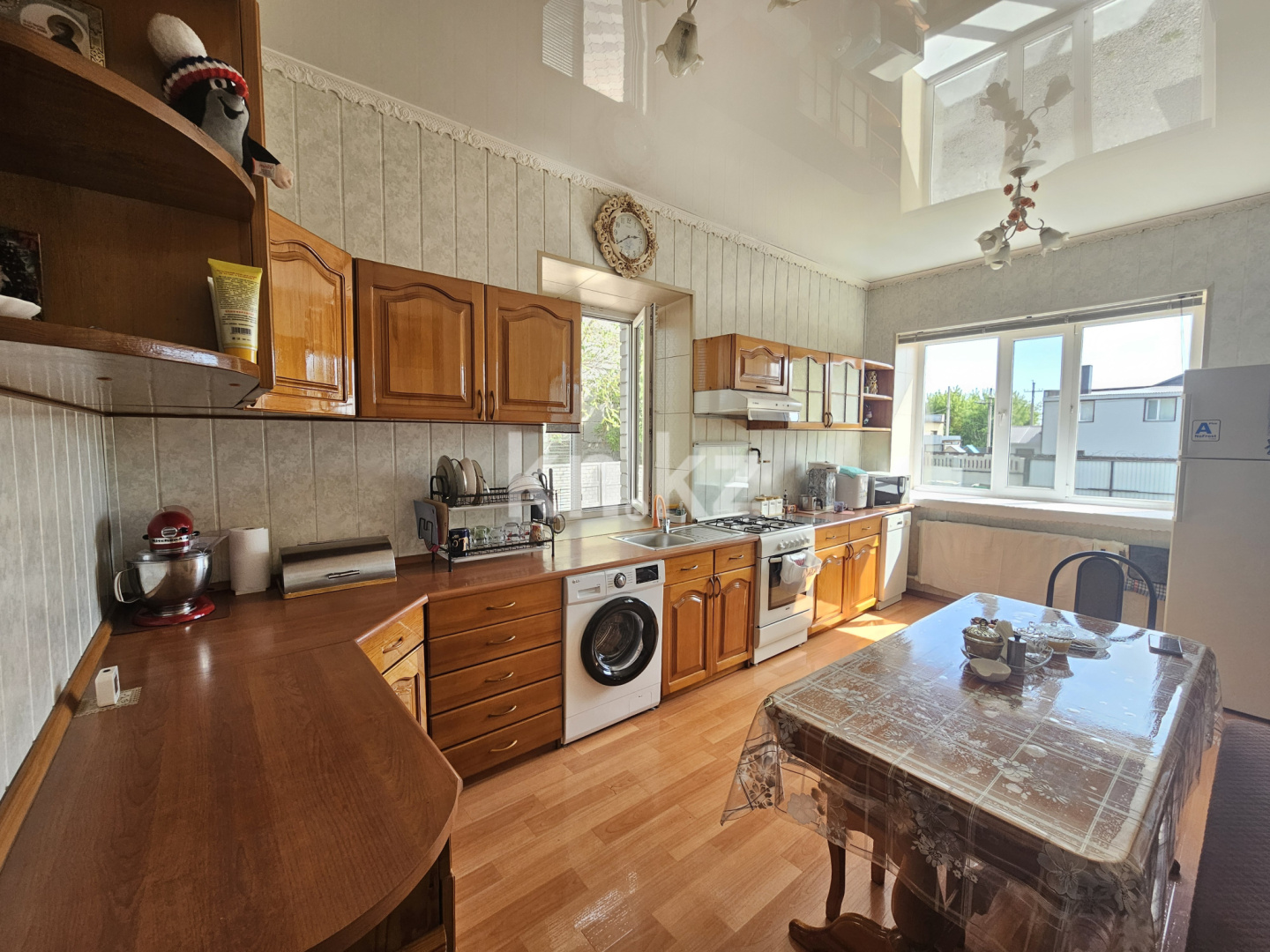 Продажа 4-комнатного дома, 210 м², ул. Рахимова, дом  170/2 - Продажа домов и коттеджей в Караганде фото 1 из 23
