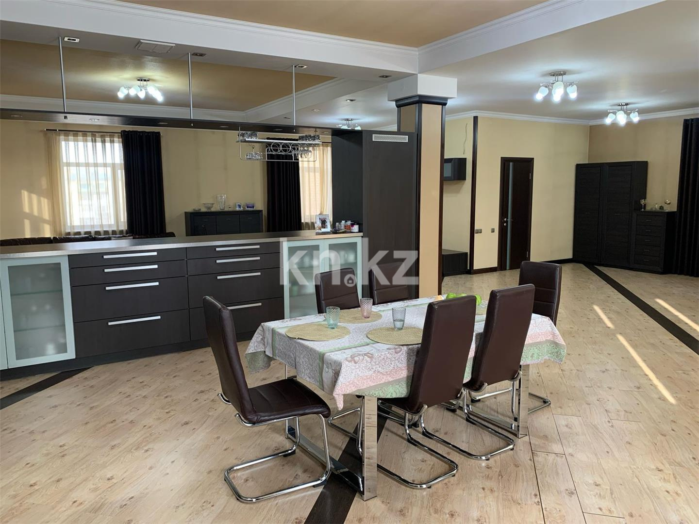 Продажа 7-комнатной квартиры, 391 м², ул. Аманжолова, дом  30 - Продажа  пятикомнатных квартир в Караганде фото 3 из 19