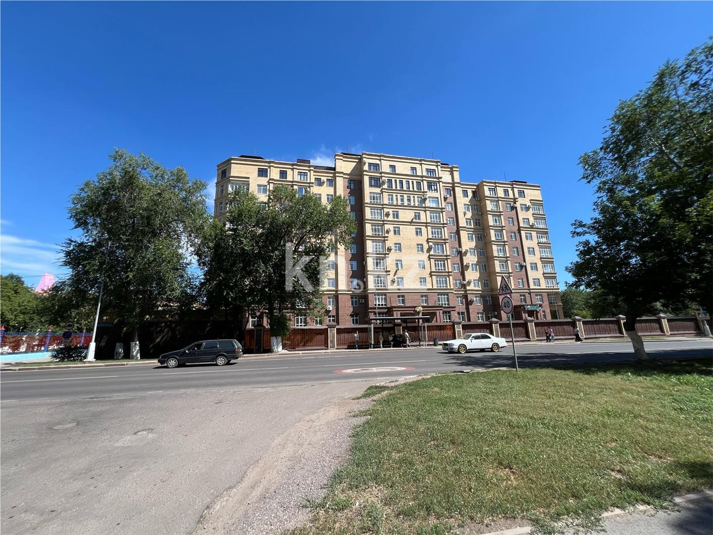Продажа 3-комнатной квартиры, 127 м², ул. Аманжолова, дом  96/1 - Продажа квартир в Караганде фото 24 из 25