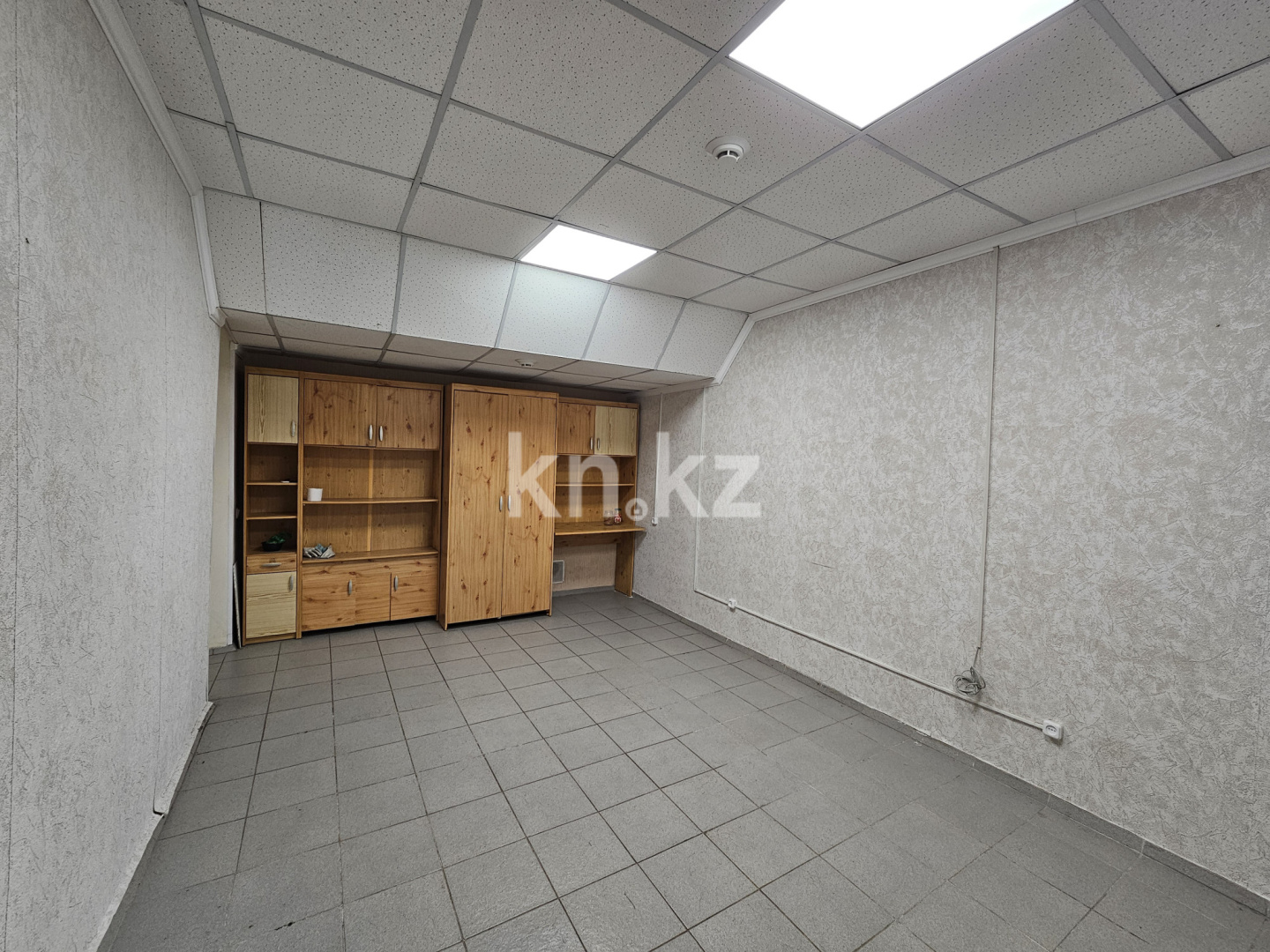 Продажа , 45 м², ул. Аманжолова, дом  33/1 - Продажа офисных и торговых помещений в Караганде фото 3 из 17