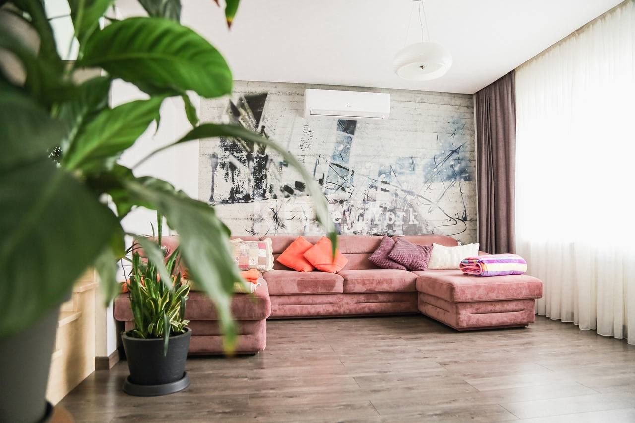 Продажа 6-комнатного дома, 239 м², ул. Басенова - Продажа домов и коттеджей в Алматы фото 1 из 23