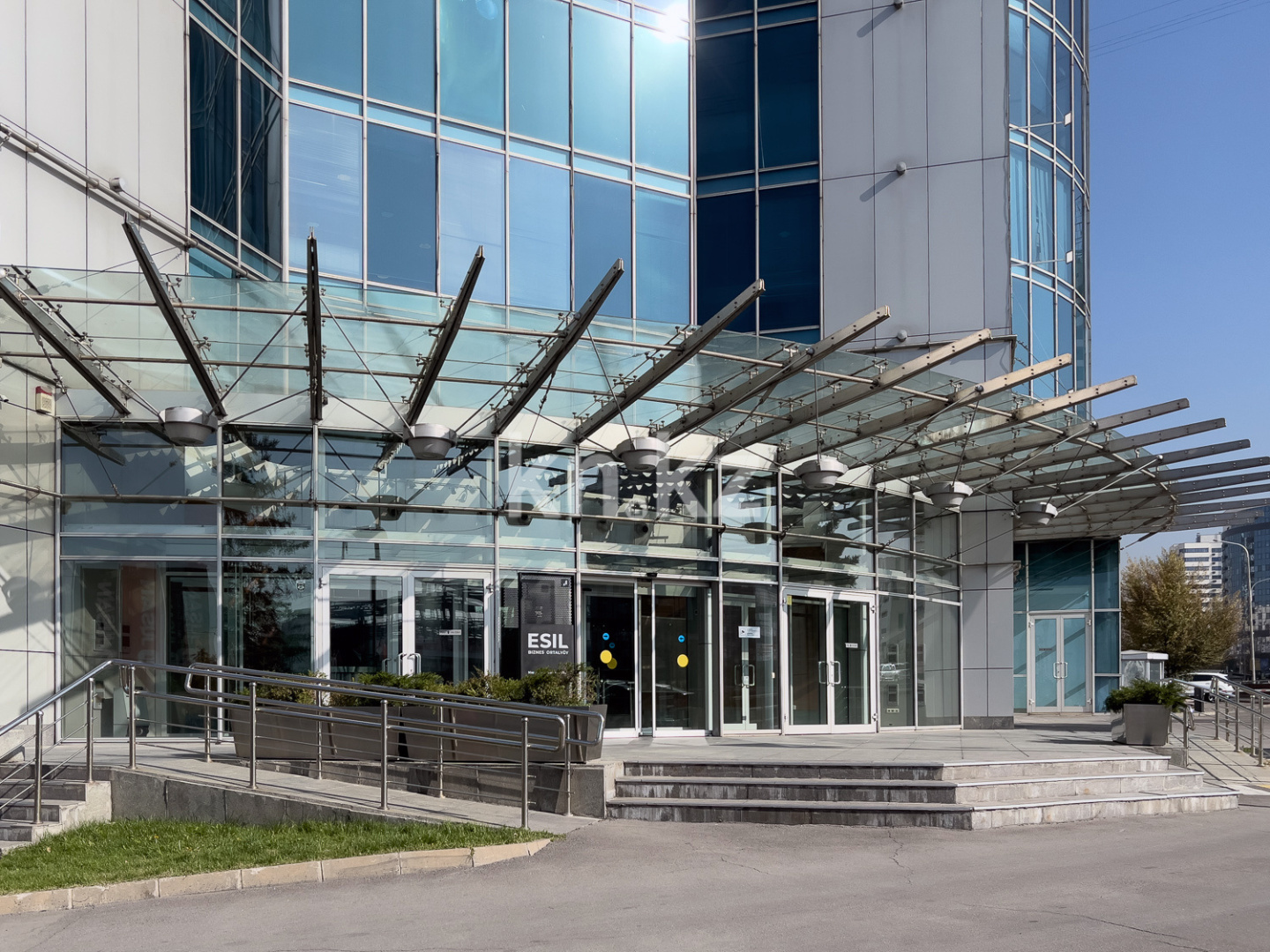 Аренда помещения - Аренда офисных и торговых помещений в Алматы в Медеуском р-не фото 7 из 9