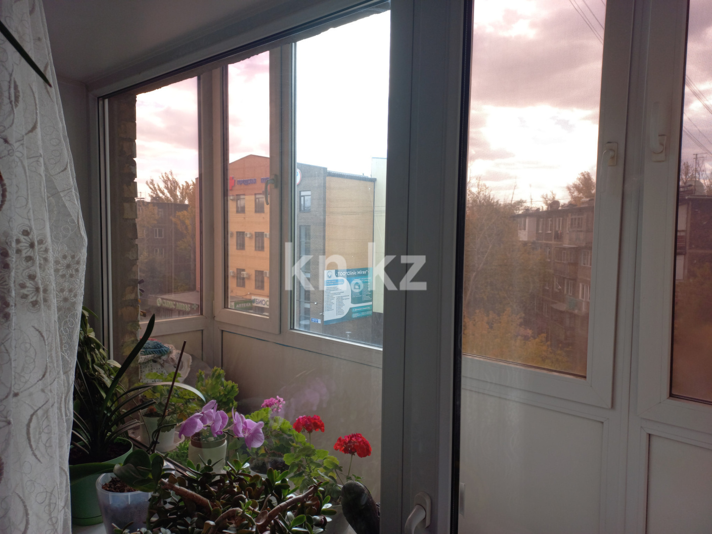 Продажа 3-комнатной квартиры, 60 м², ул. Ержанова, дом  46 в Караганде - фото 4