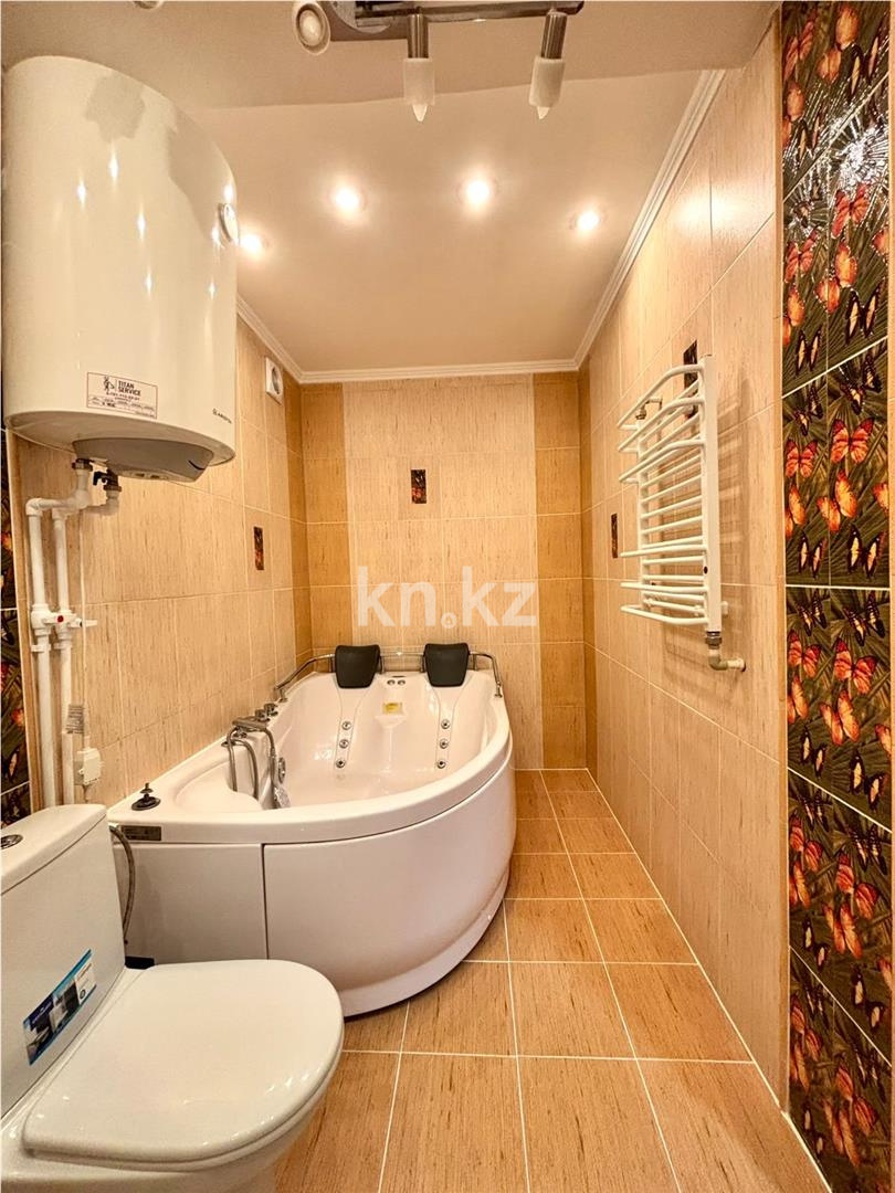Продажа 4-комнатной квартиры, 101 м² - Продажа квартир в Караганде - страница 3 фото 17 из 24