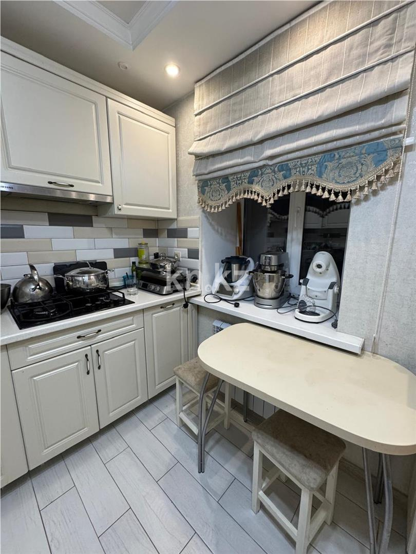 Продажа 3-комнатной квартиры, 61 м², ул. Аманжолова - Продажа  трехкомнатных квартир в Караганде с фото фото 3 из 17