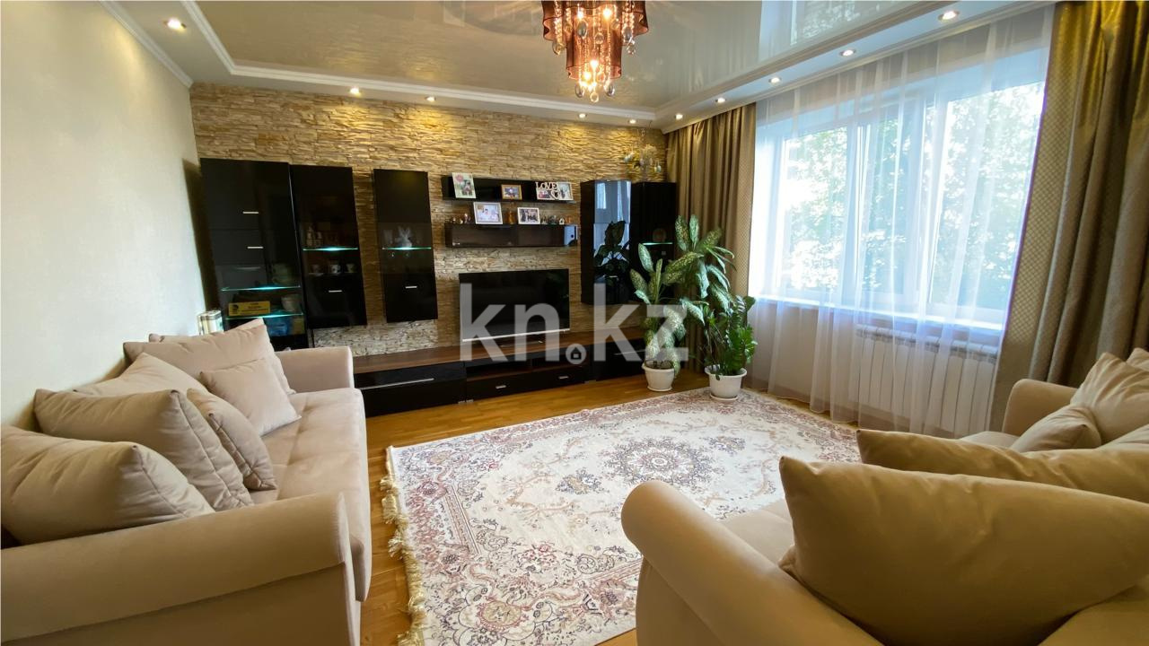 Продажа 3-комнатной квартиры, 62 м², мкр-н Голубые Пруды - Продажа квартир в Караганде фото 1 из 14