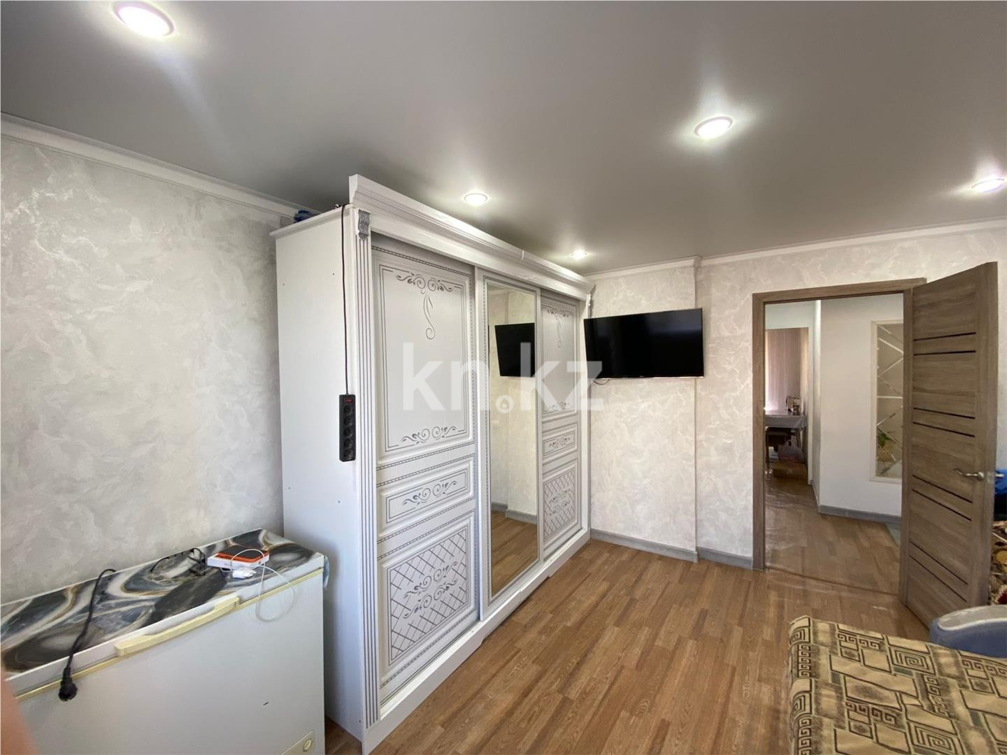 Продажа 3-комнатной квартиры, 64 м² - Продажа квартир в Караганде - страница 2 фото 3 из 12