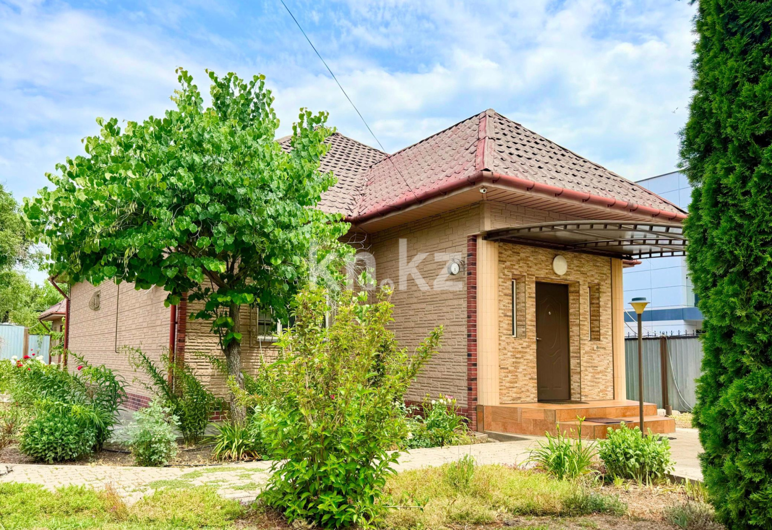 Продажа 4-комнатного дома, 130 м², ул. Зеленая, дом  2 - Продажа домов и коттеджей в Алматы фото 1 из 17