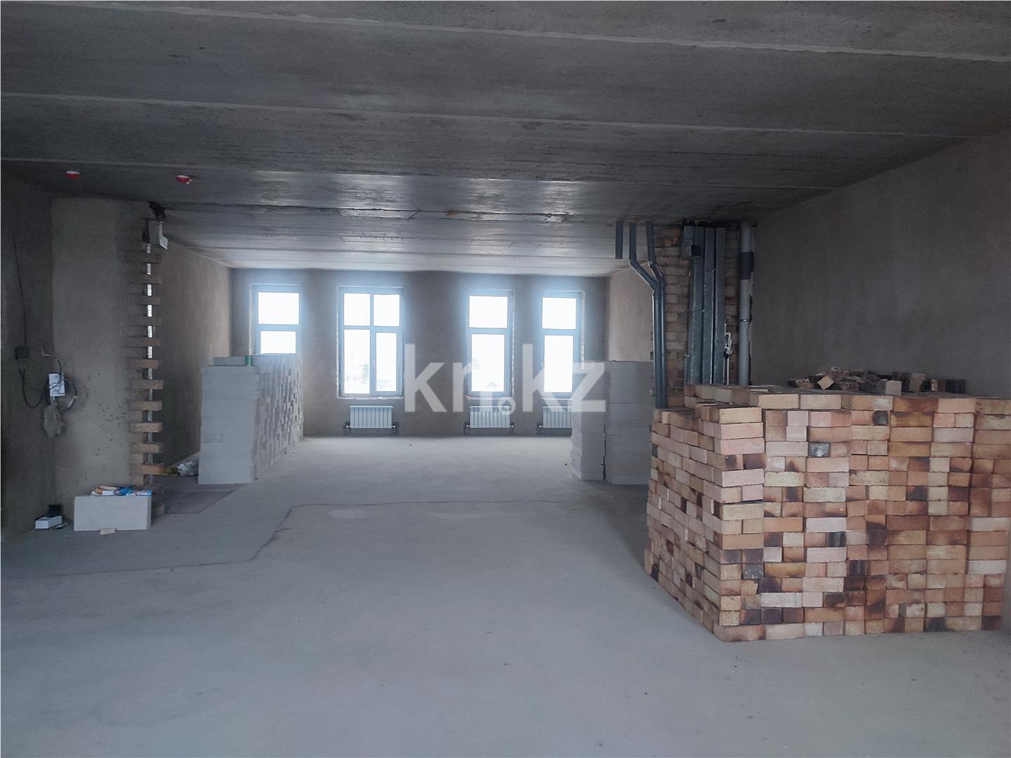 Продажа 3-комнатной квартиры, 97 м², ул. Жамбыла, дом  156а - Продажа квартир в Караганде фото 2 из 7