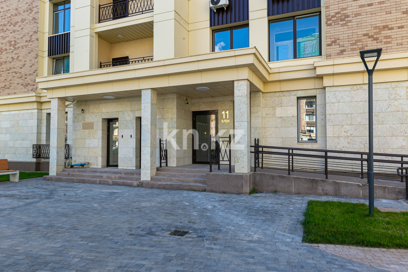 Продажа 3-комнатной квартиры, 95 м², ул. Тыныбаева, дом  13/1 в Астане - фото 24