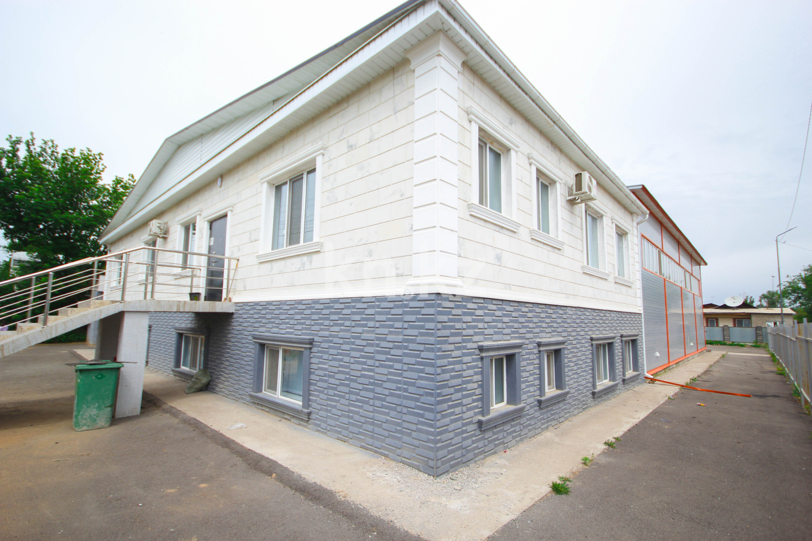 Продажа , 800 м², ул. Байтурсынова, дом  11а - Суюнбая - Продажа зданий в Алматы фото 4 из 7