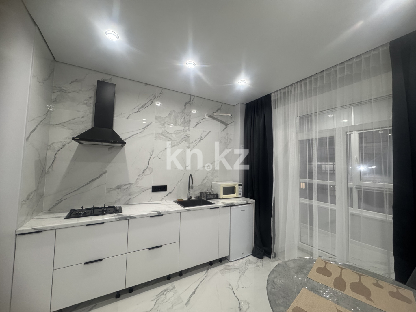 Аренда 1-комнатной квартиры посуточно, 51 м², ул. Курмангазы, дом  98 - Аренда жилой и коммерческой недвижимости в Уральске фото 4 из 10