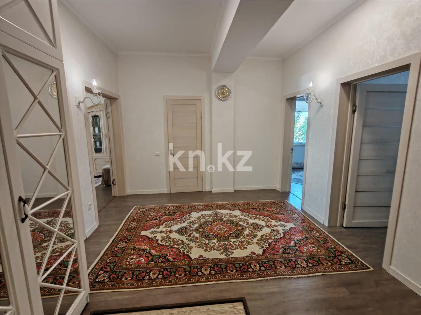 Продажа 4-комнатной квартиры, 98 м² - Продажа квартир в Караганде на Юго-Востоке фото 2 из 16